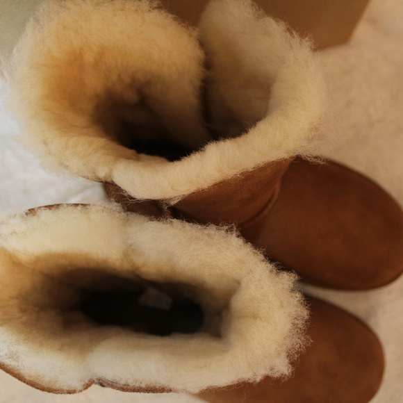 UGG MARIKO BAILEY BOW SUEDE SHORT BOOTS NEW! - Picture 3 of 8